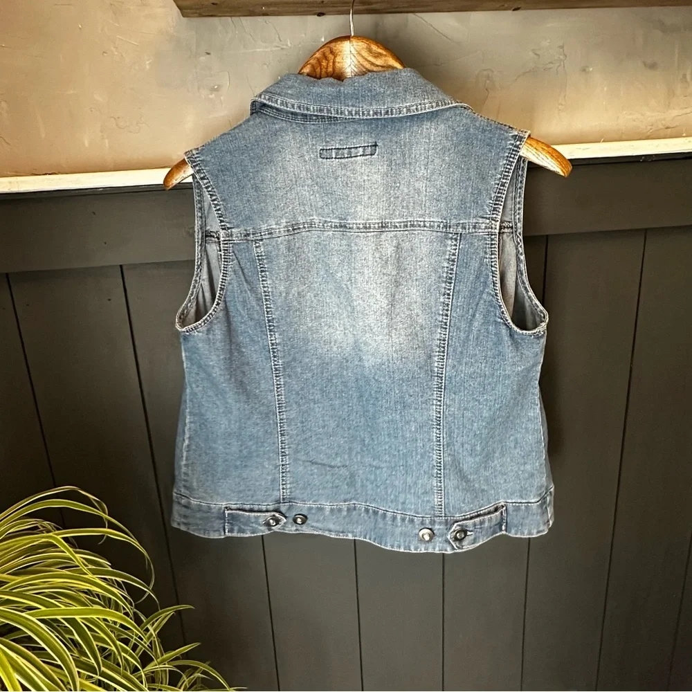 Baccini Denim‎ Sleeveless Vest with Jeweled Buttons size Large